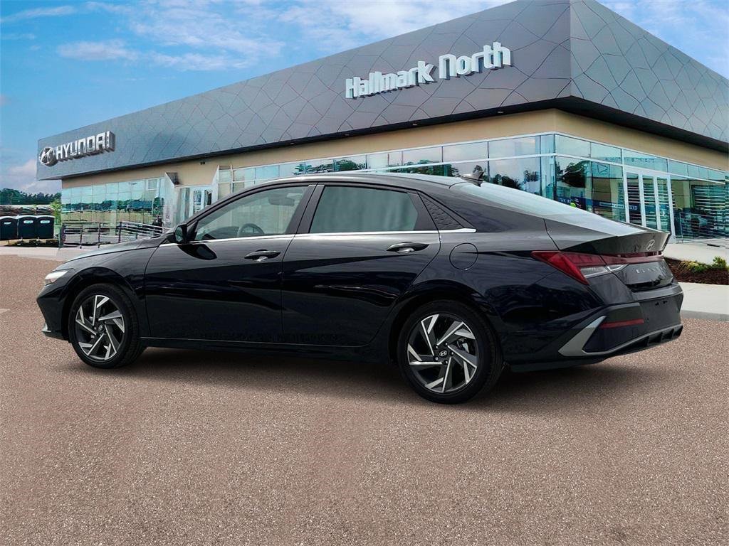 New 2025 Hyundai Elantra Limited image 4