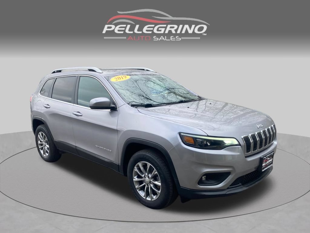 Used 2019 Jeep Cherokee Latitude Plus w/ Cold Weather Group AWD/4WD image 9