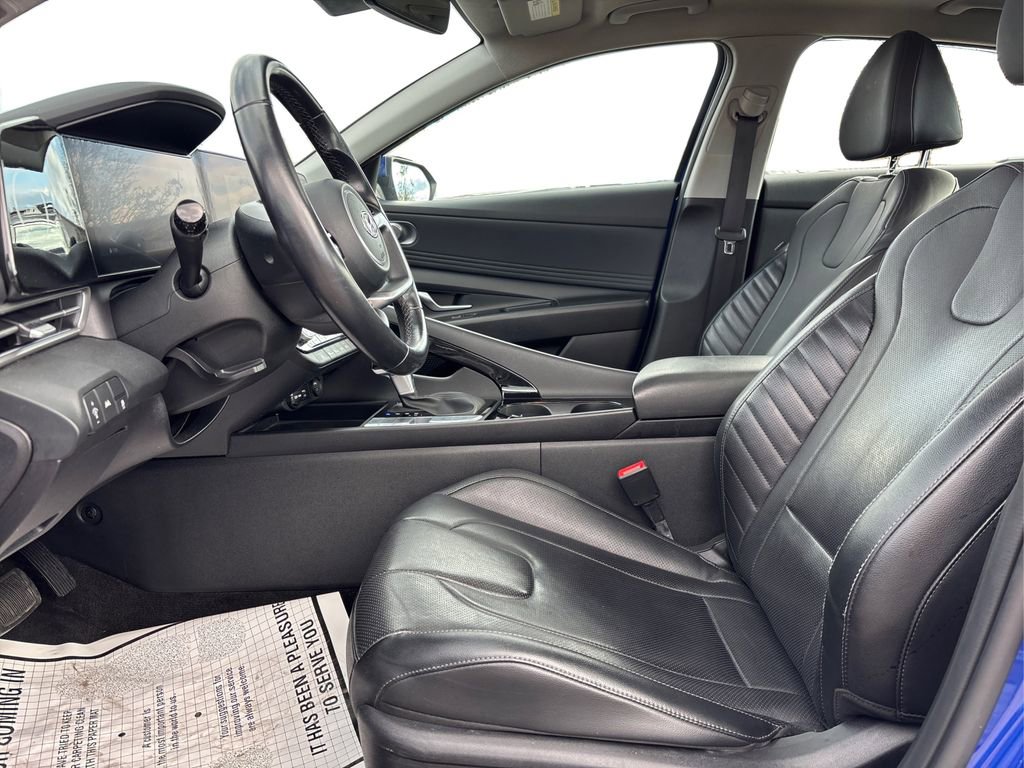 Certified 2023 Hyundai Elantra Limited w/ Preferred Accessory Package image 9