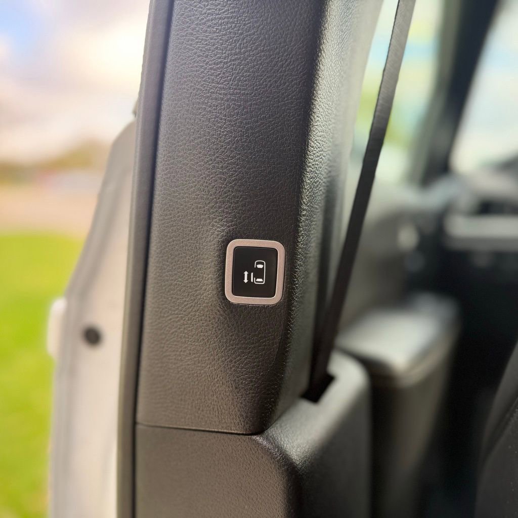 Used 2025 Chrysler Pacifica Select image 25