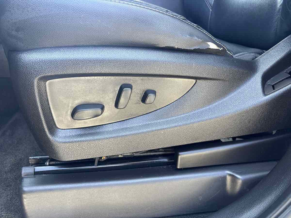 Used 2017 Chevrolet Suburban LT image 9