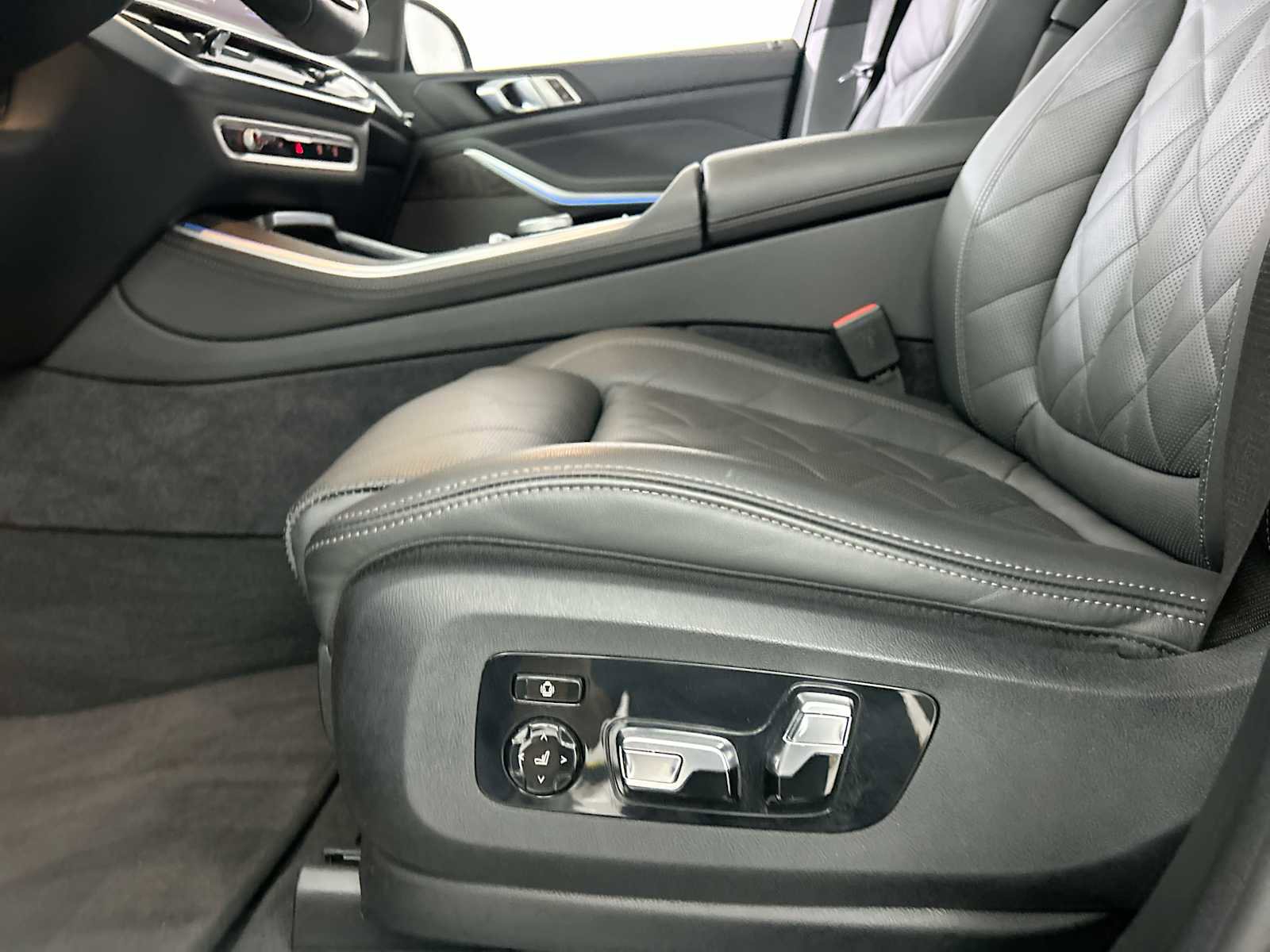 Used 2025 BMW X5 xDrive50e image 14