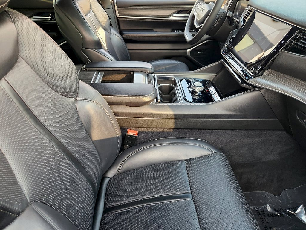 Used 2024 Jeep Wagoneer Series II w/ Flexible Seating Group AWD/4WD image 13