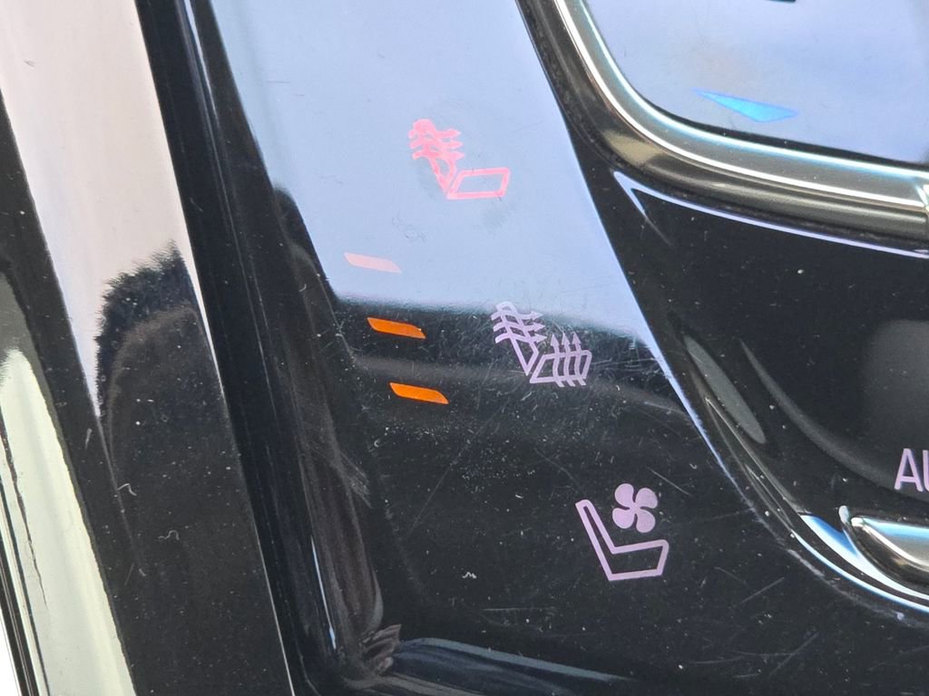 Used 2018 Cadillac Escalade Luxury image 5