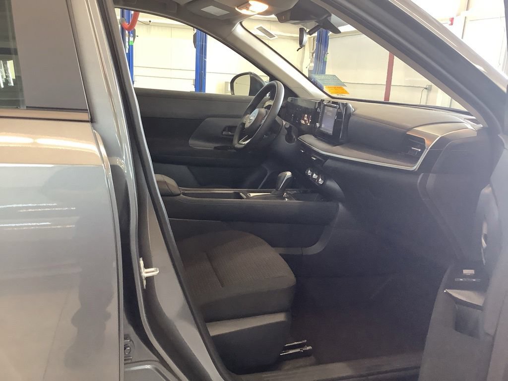 Used 2025 Nissan Kicks S AWD/4WD image 15