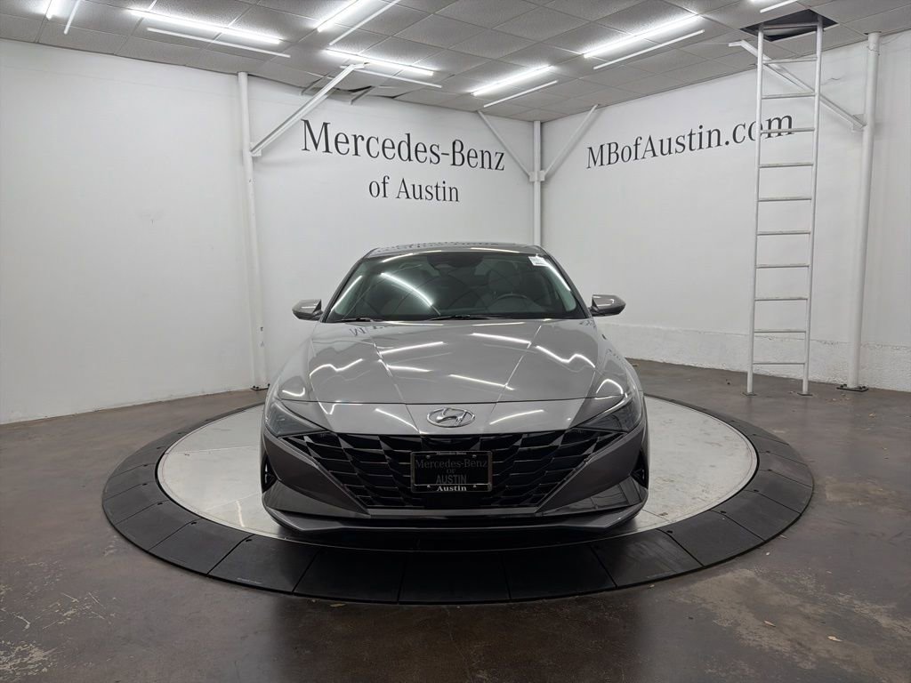 Used 2023 Hyundai Elantra Limited image 2