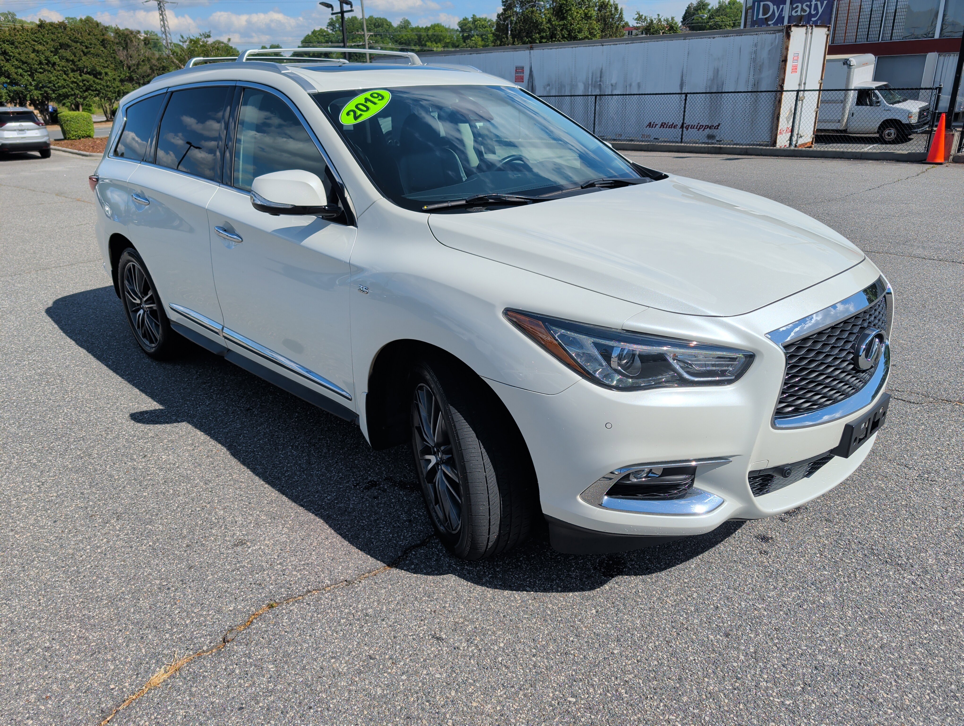 Used 2019 INFINITI QX60 Luxe w/ Sensory Package AWD/4WD image 2