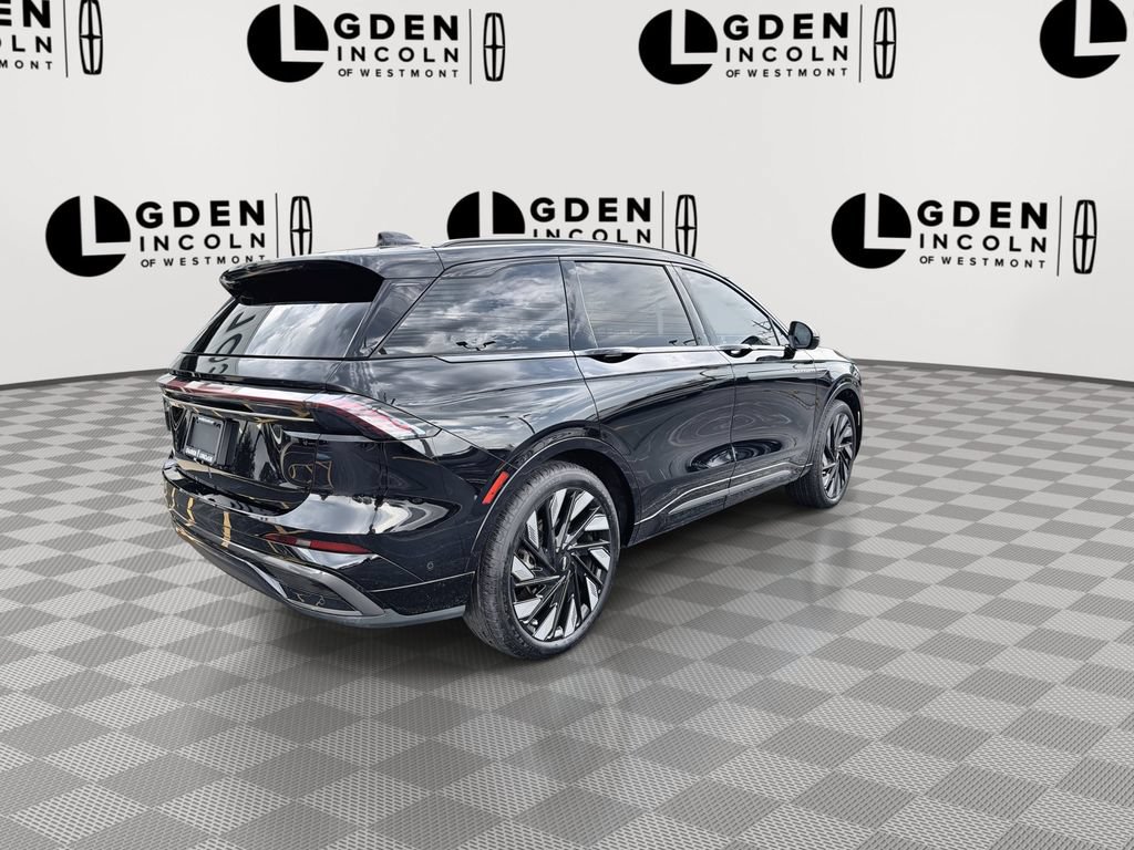 Used 2024 Lincoln Nautilus Reserve w/ Equipment Group 202A AWD/4WD image 8