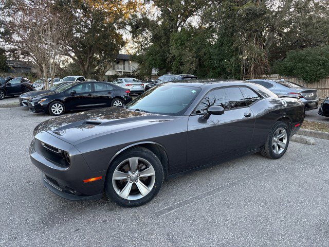 Used 2019 Dodge Challenger SXT image 3