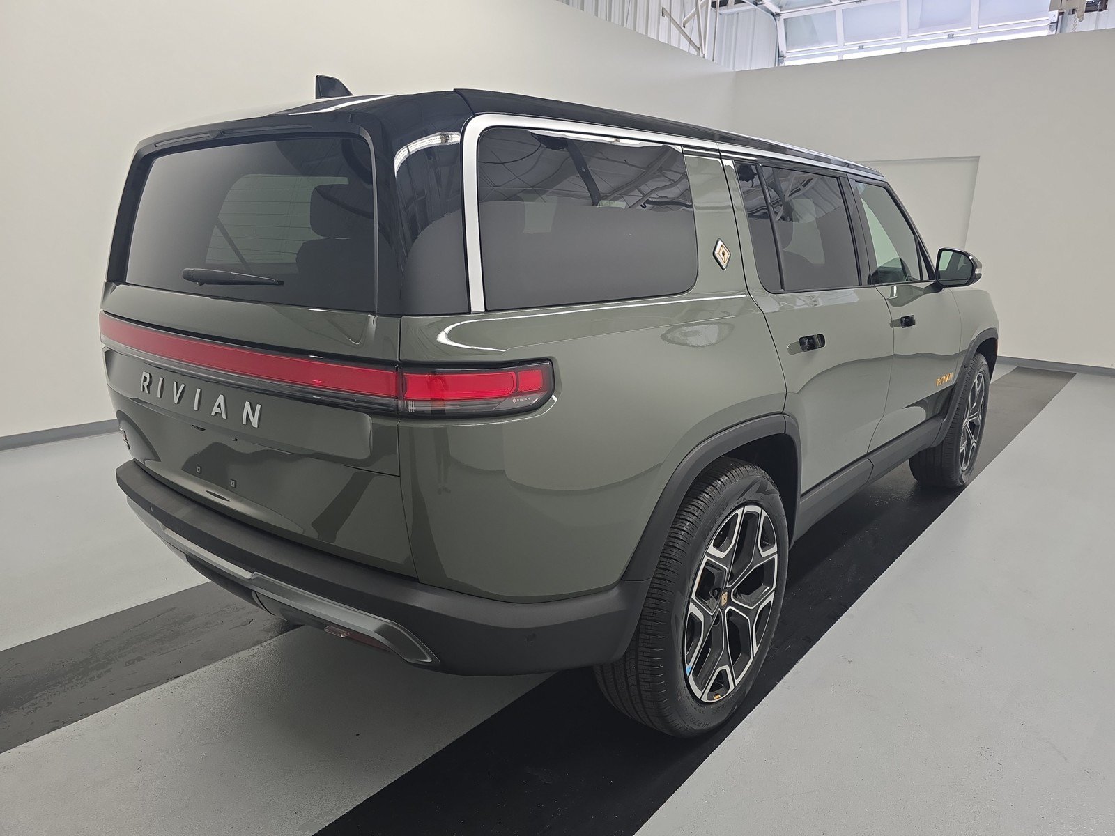 Used 2022 Rivian R1S Launch Edition AWD/4WD image 5