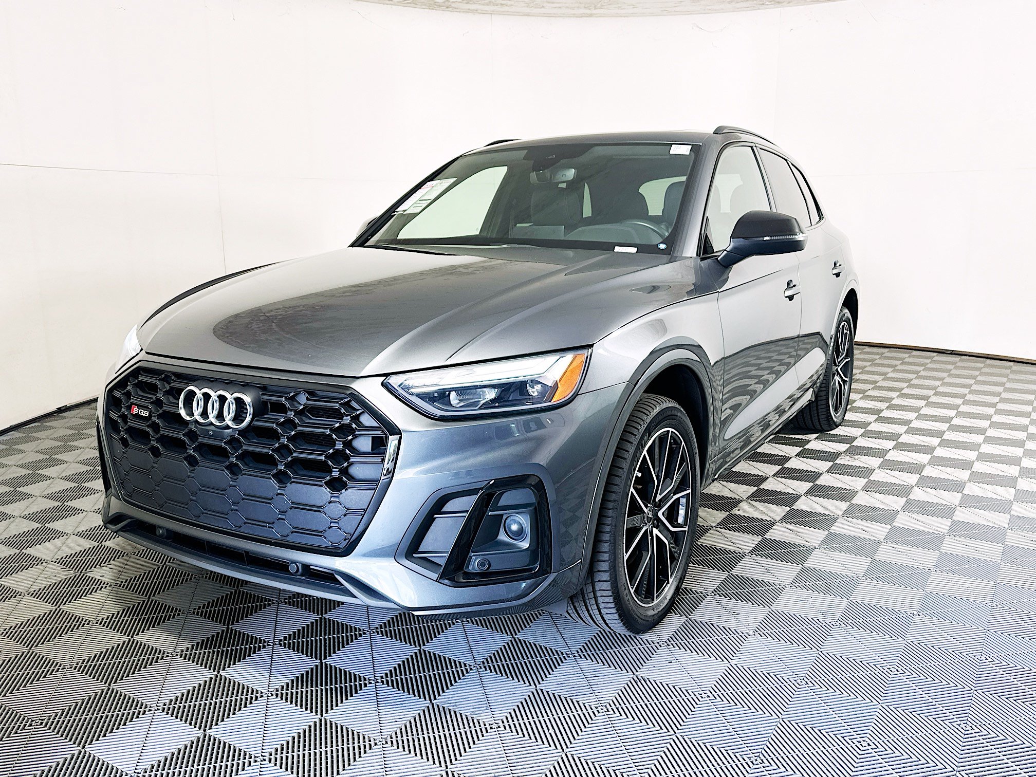 Used 2023 Audi SQ5 Premium Plus w/ Premium Plus Package AWD/4WD image 7
