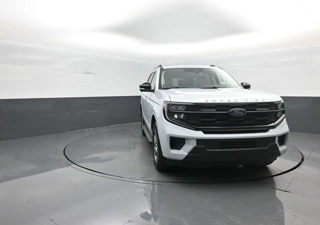 New 2026 Ford Expedition Active image 2