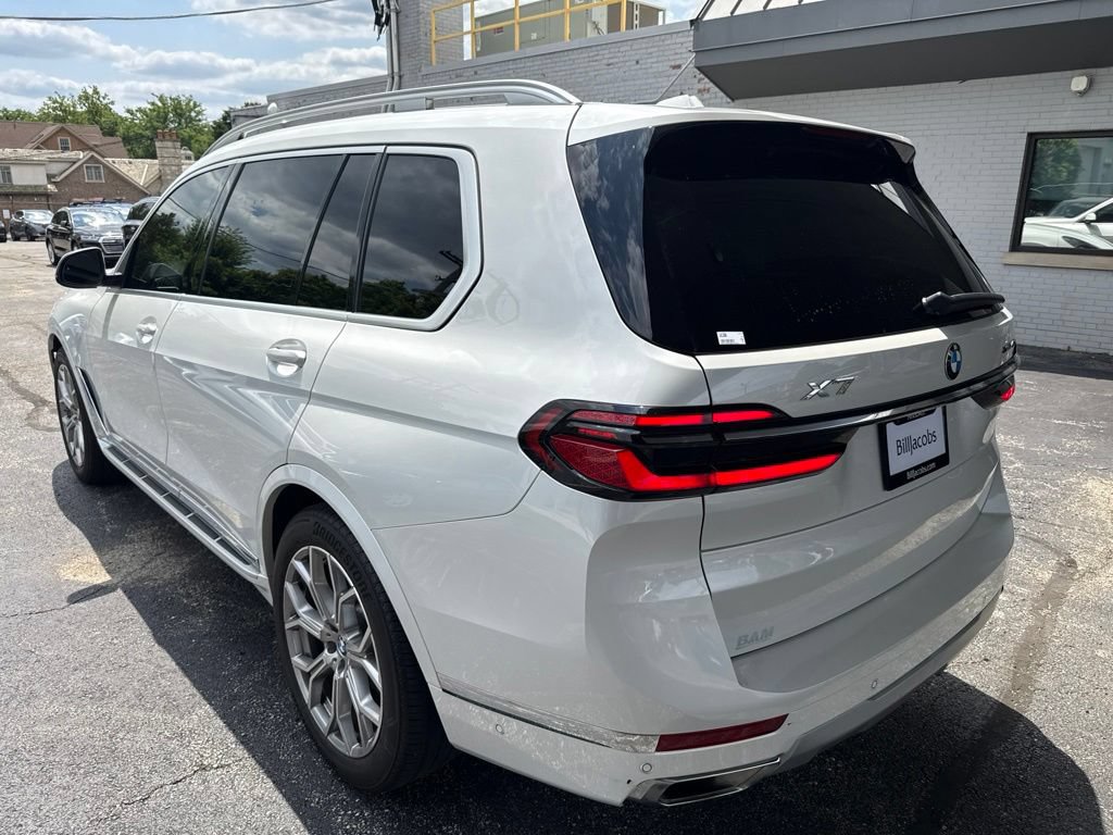 Used 2024 BMW X7 xDrive40i w/ Climate Comfort Package AWD/4WD image 3