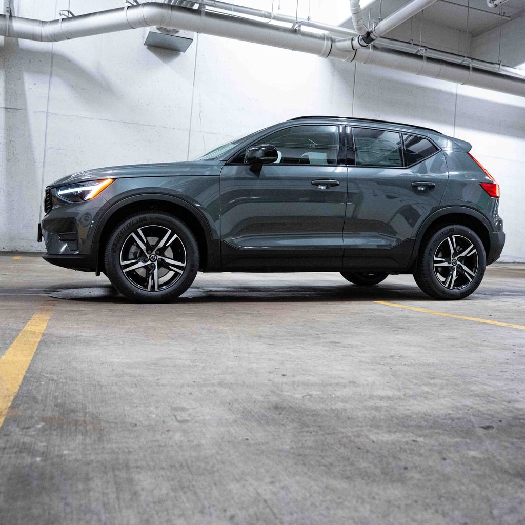 New 2026 Volvo XC40 B5 Core AWD/4WD image 3