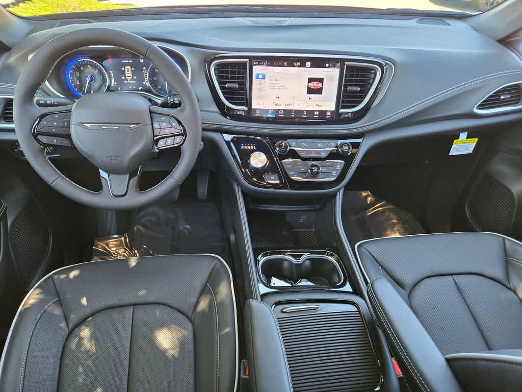 New 2027 Chrysler Pacifica Limited AWD/4WD image 9