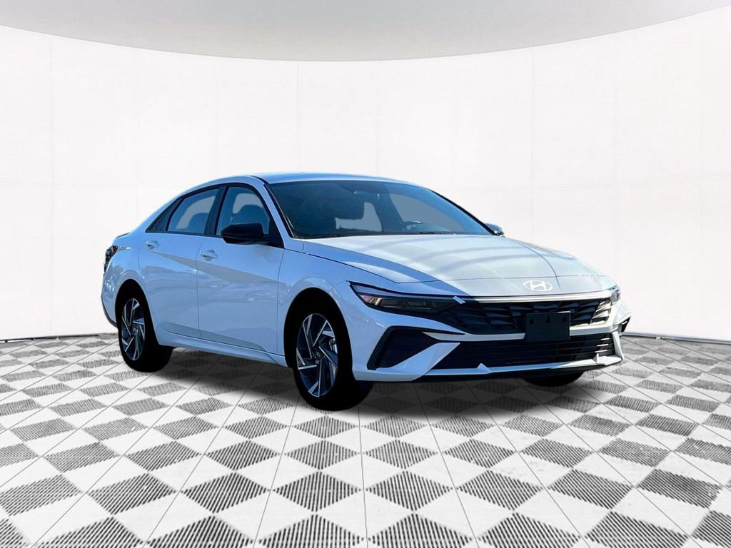 Used 2025 Hyundai Elantra Sport image 17