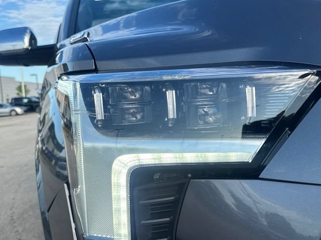 Used 2023 Toyota Sequoia Capstone AWD/4WD image 11