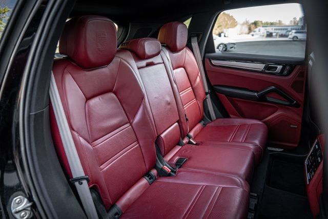 Used 2022 Porsche Cayenne Platinum Edition AWD/4WD image 40
