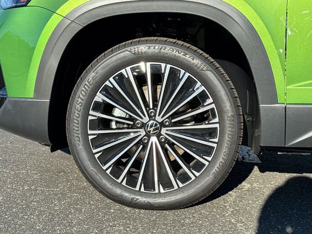 New 2025 Volkswagen Taos SE image 9