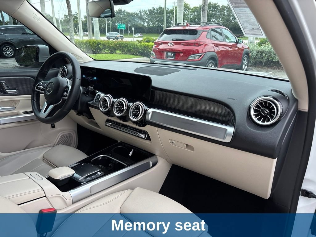 Used 2022 Mercedes-Benz GLB 250 w/ Premium Package Lite image 15