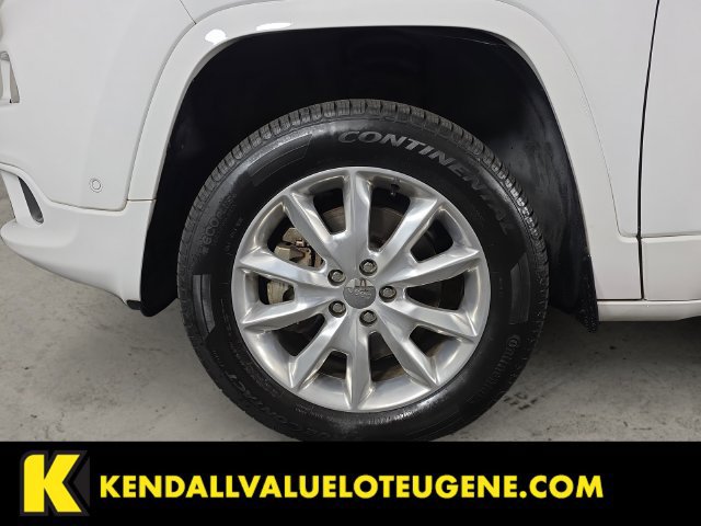 Used 2017 Jeep Cherokee Overland w/ Technology Group AWD/4WD image 9