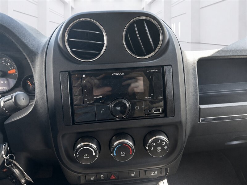 Used 2015 Jeep Patriot High Altitude AWD/4WD image 15