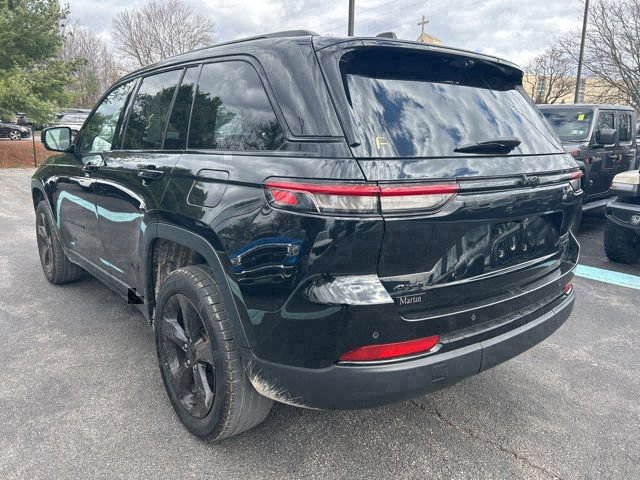 Used 2023 Jeep Grand Cherokee Limited w/ Luxury Tech Group II AWD/4WD image 3