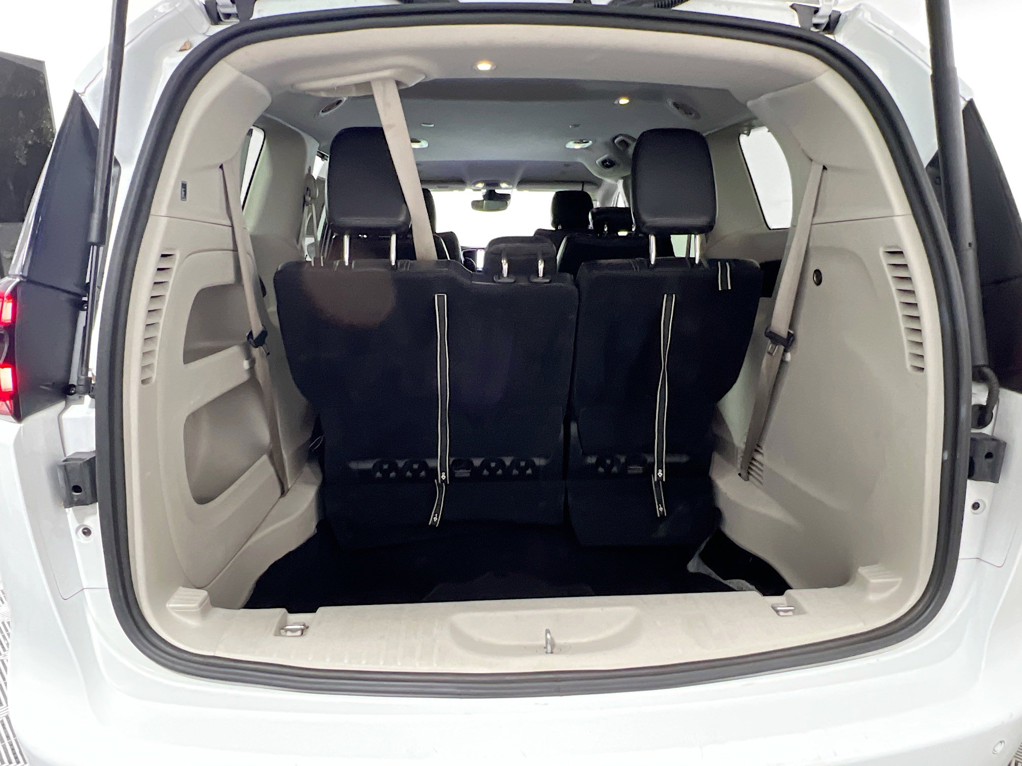 Used 2022 Chrysler Pacifica Touring-L image 34