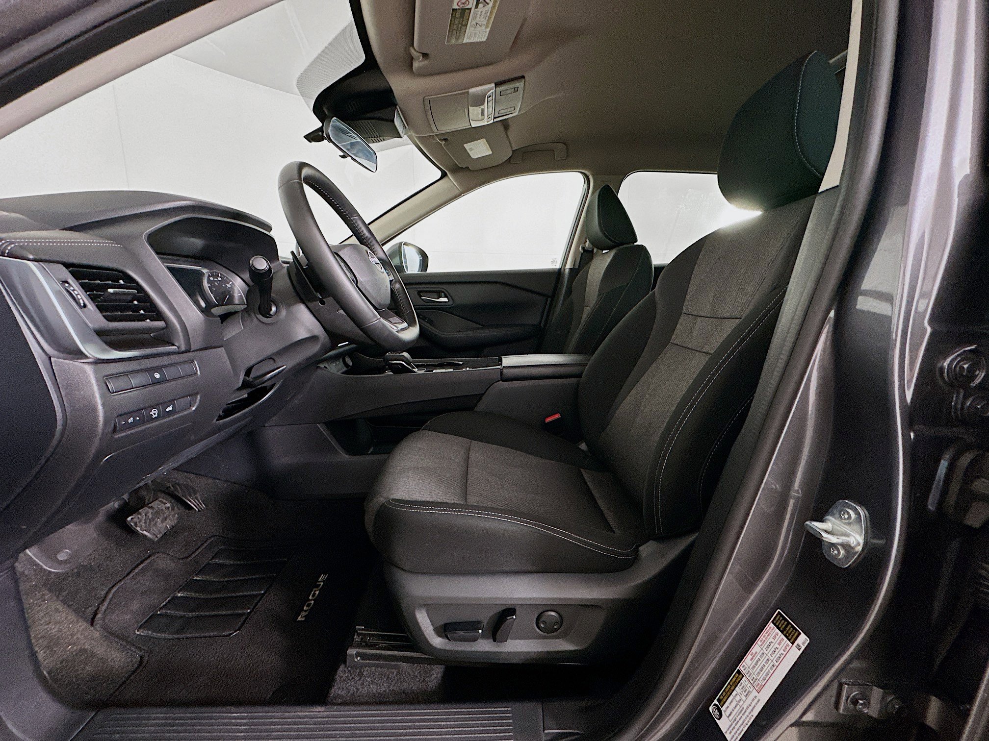 Used 2025 Nissan Rogue SV image 13