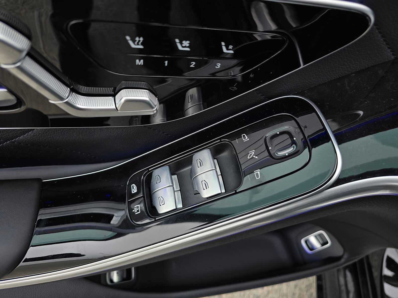 Used 2024 Mercedes-Benz S 580e 4MATIC Sedan image 24