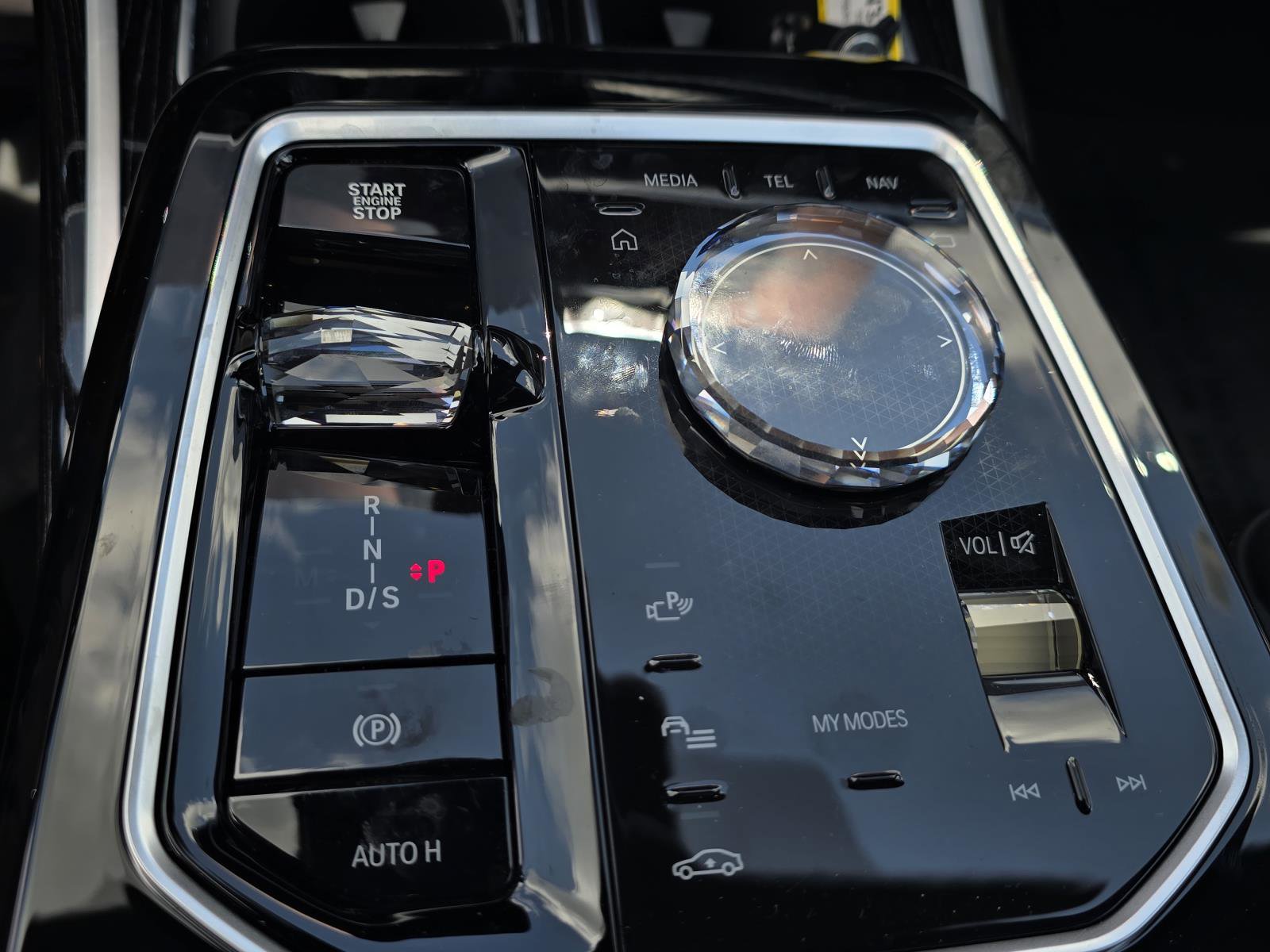 New 2025 BMW 750e xDrive w/ Premium Package image 23