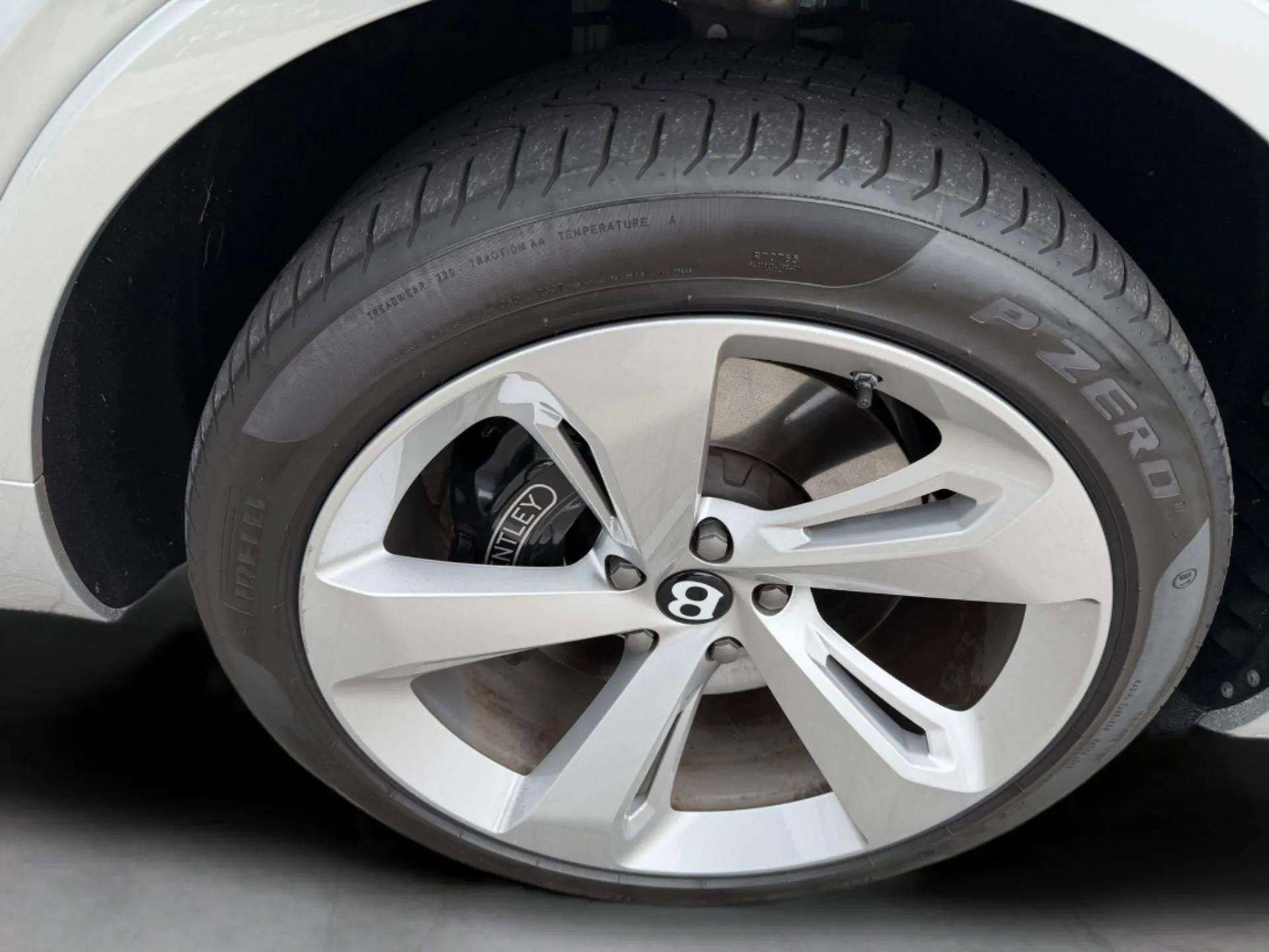Used 2024 Bentley Bentayga Extended Wheelbase image 45