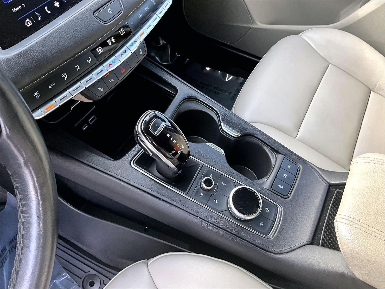 Used 2023 Cadillac XT4 Luxury w/ Cold Weather Package FWD image 15
