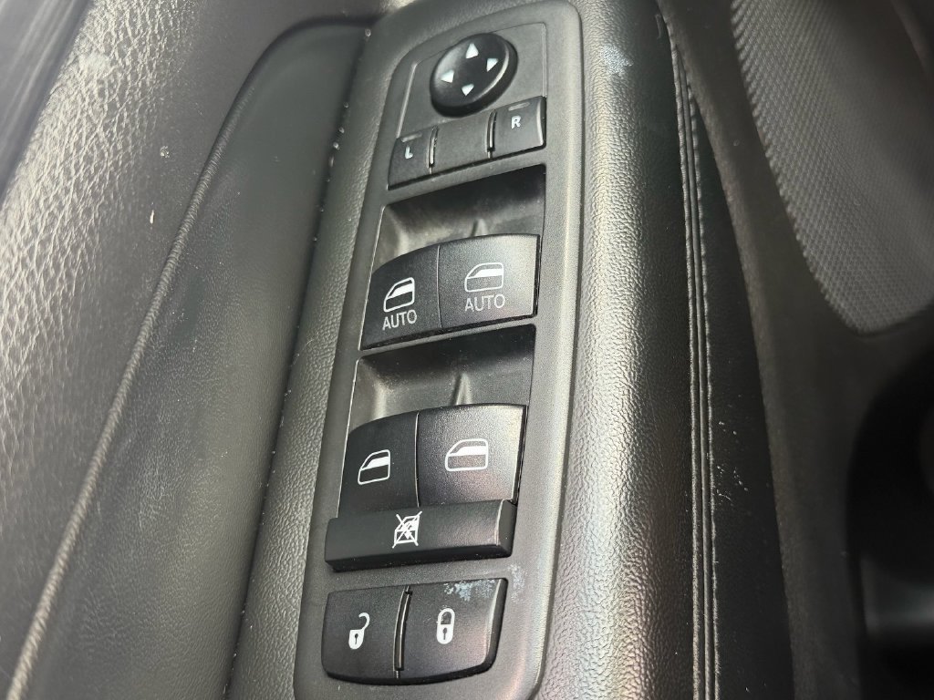 Used 2019 Jeep Grand Cherokee Laredo RWD image 31