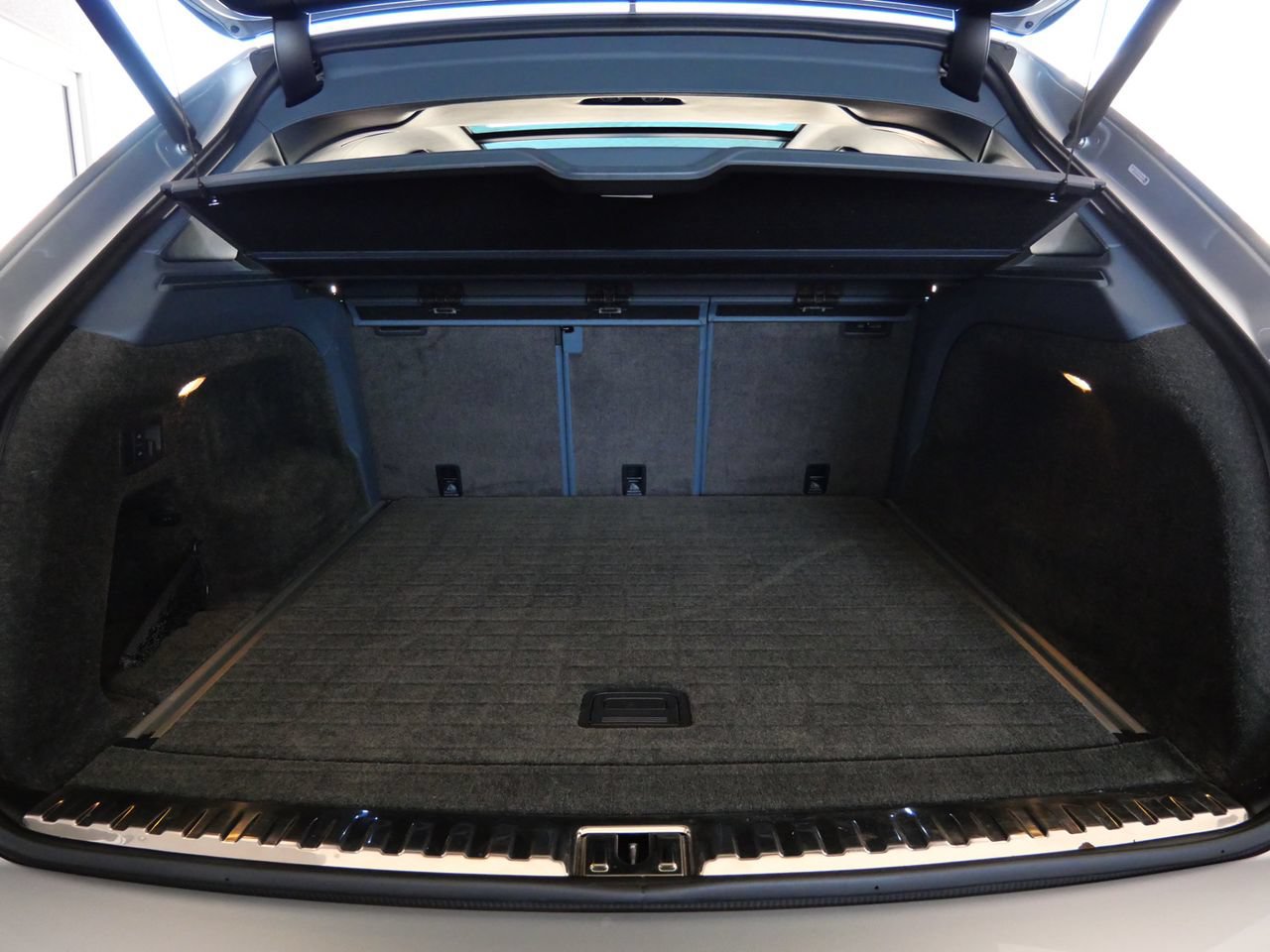 Used 2022 Bentley Bentayga AWD/4WD image 23