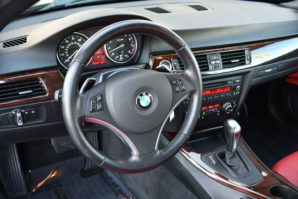 Used 2011 BMW 335i Convertible image 61