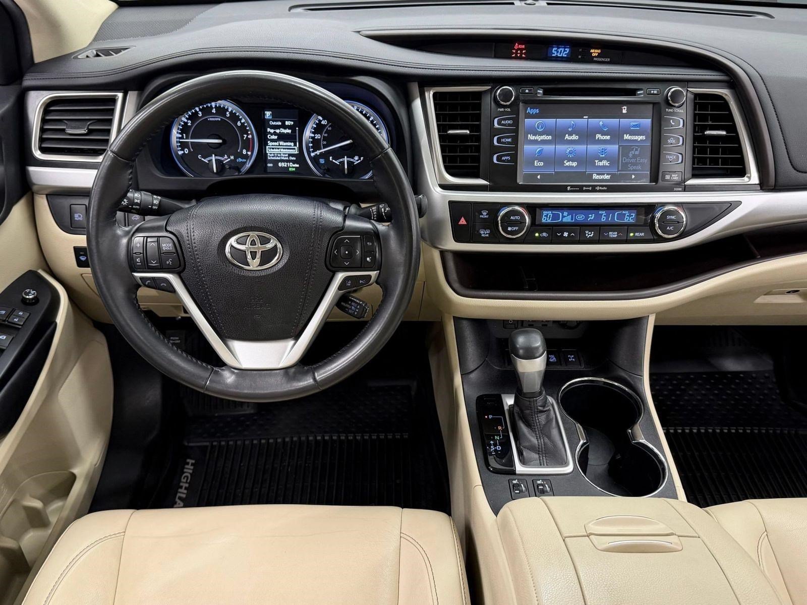 Used 2019 Toyota Highlander XLE AWD/4WD image 29