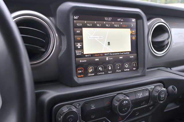 Used 2020 Jeep Wrangler Unlimited Sahara w/ Uconnect 4C Nav & Sound Group AWD/4WD image 21
