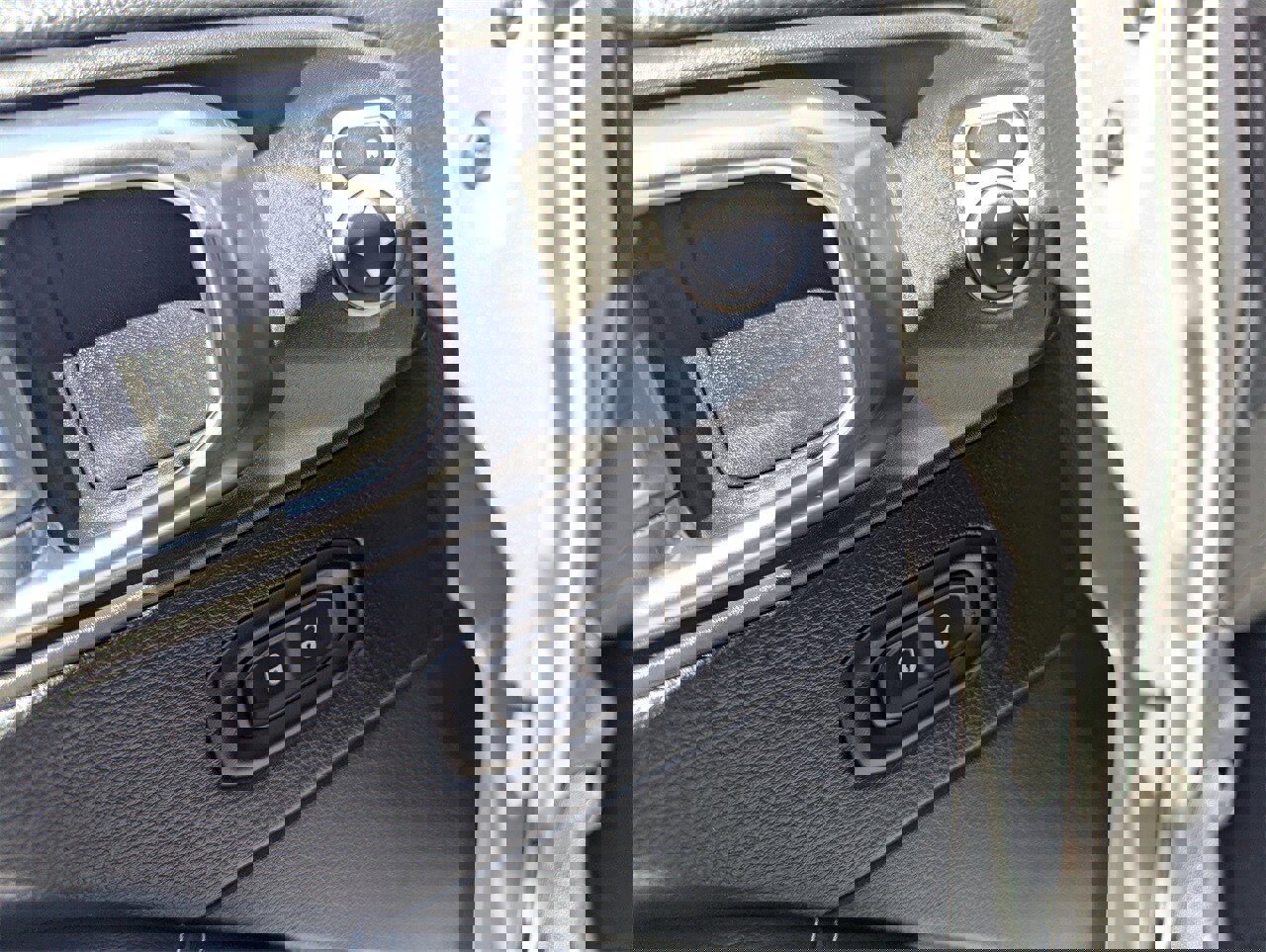 Used 2018 Jeep Wrangler Unlimited Sahara image 30