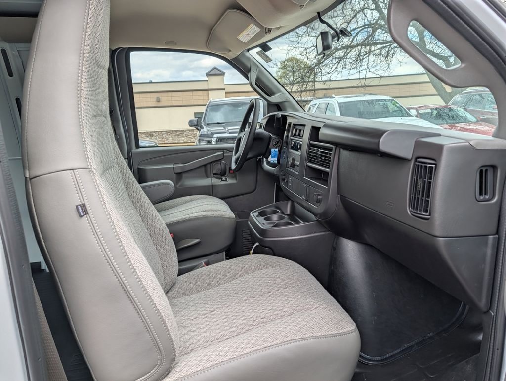 New 2026 GMC Savana 3500 Extended RWD image 21