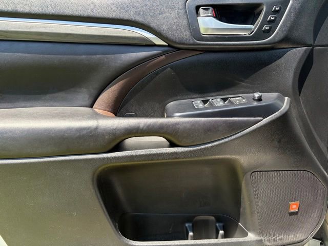 Used 2018 Toyota Highlander Limited AWD/4WD image 23