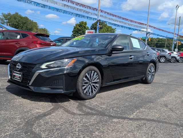 Used 2025 Nissan Altima 2.5 SV FWD image 3