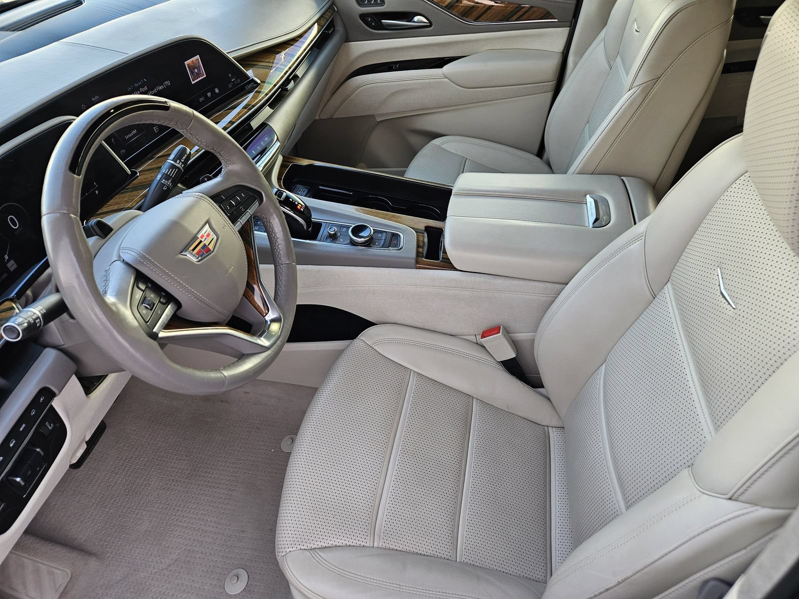 Used 2021 Cadillac Escalade Premium Luxury Platinum AWD/4WD image 16