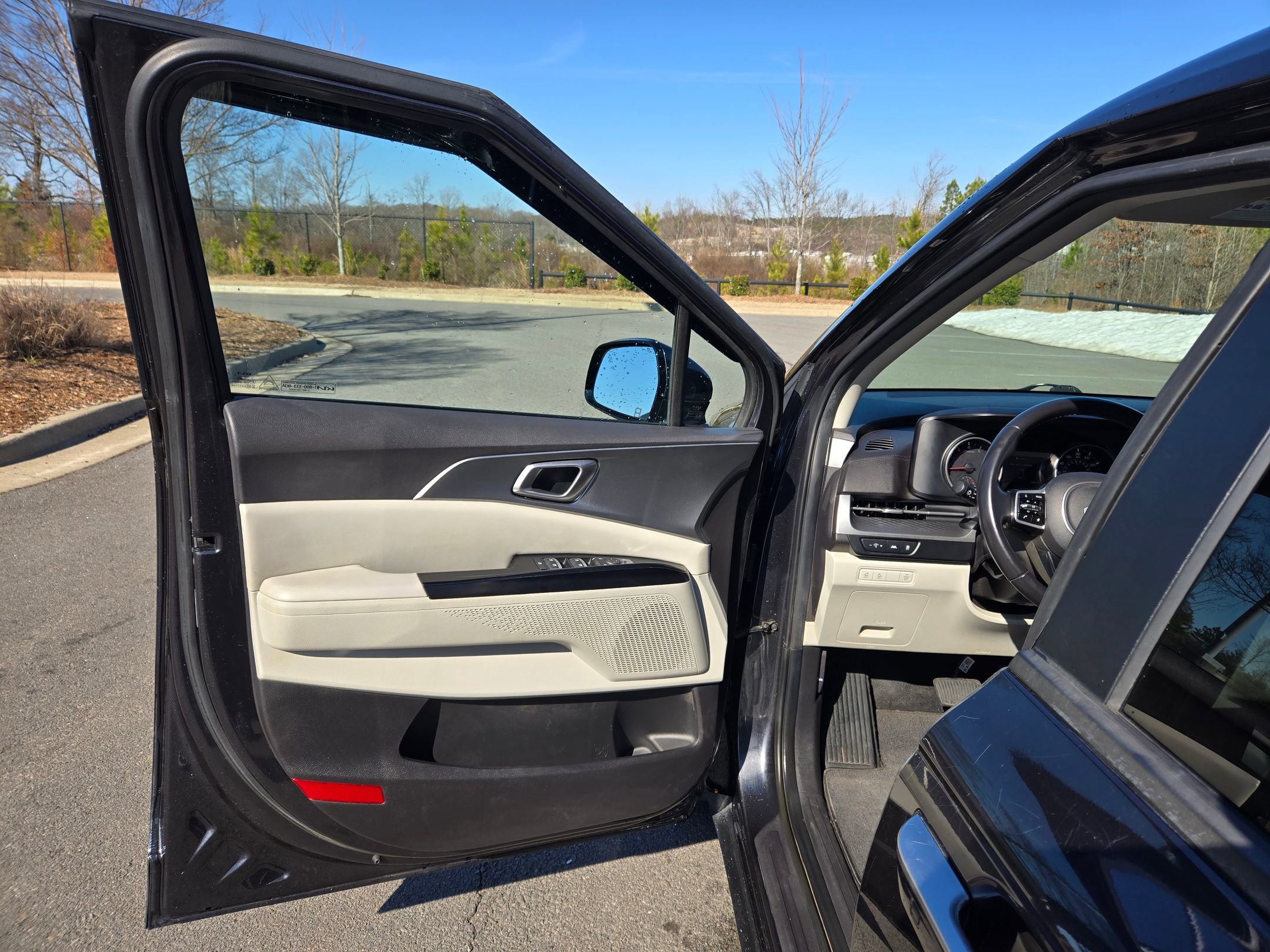 Certified 2023 Kia Carnival LX image 20