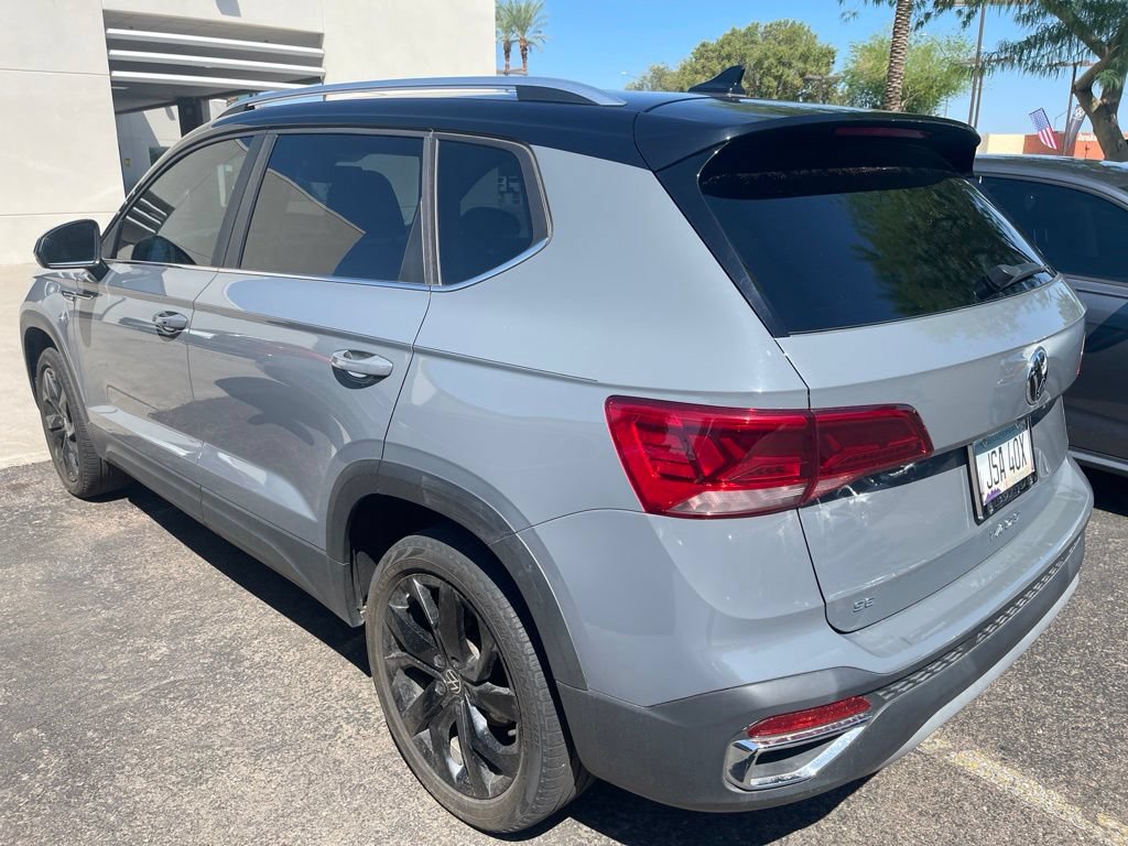 Used 2024 Volkswagen Taos SE w/ Panoramic Sunroof Package FWD image 5