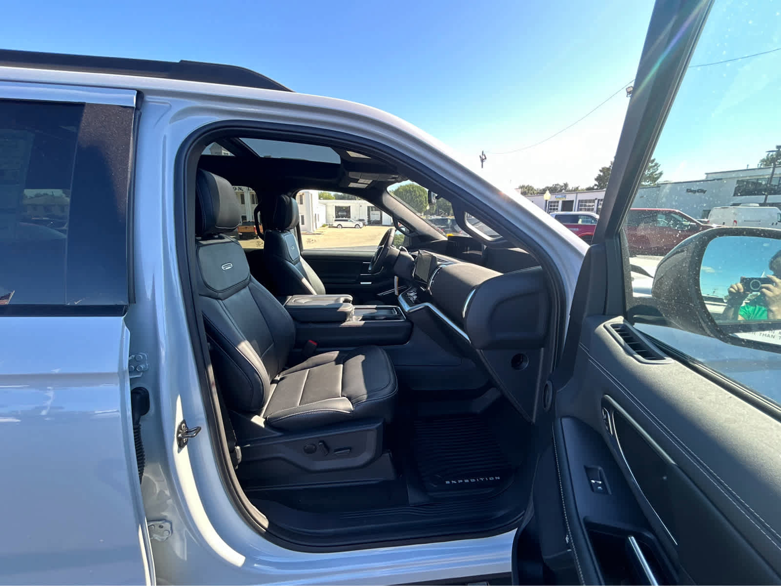 New 2025 Ford Expedition Max Platinum w/ Stealth Performance Package image 25