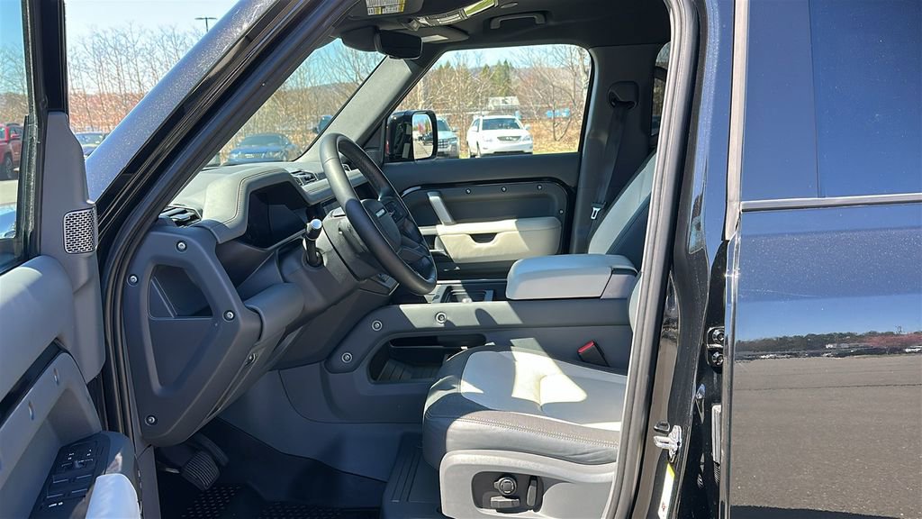Certified 2023 Land Rover Defender 110 X-Dynamic SE image 9