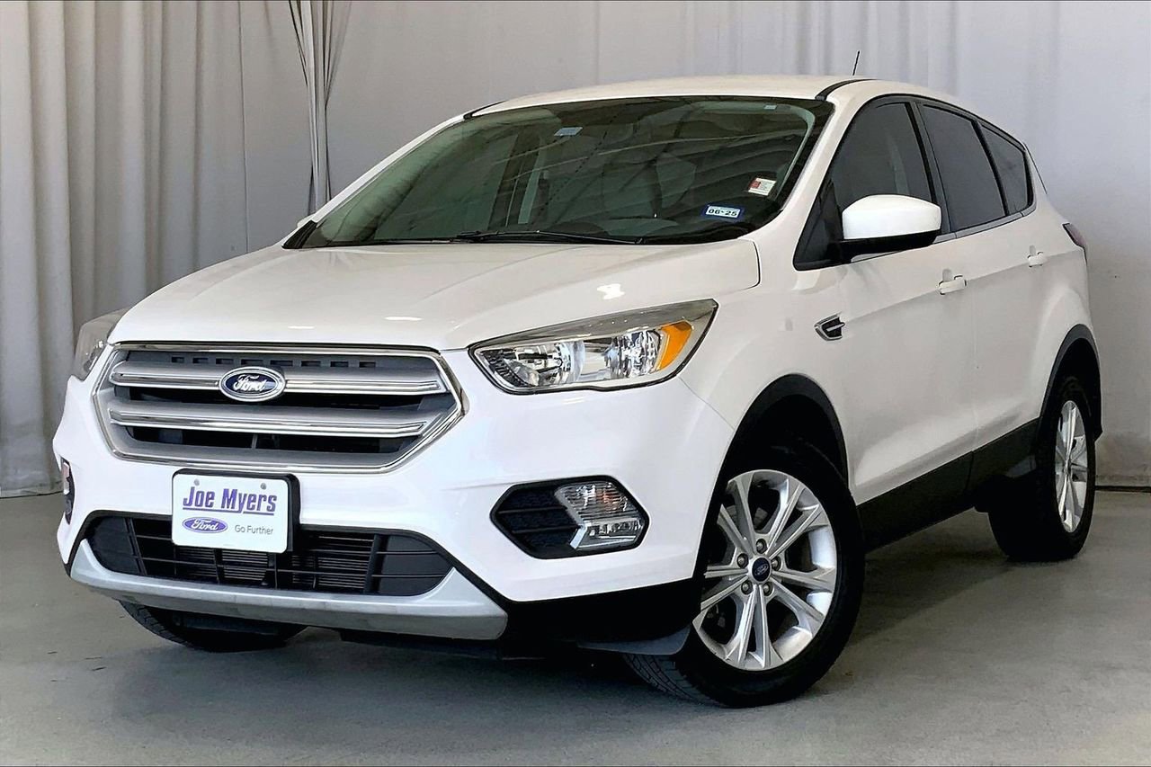 Used 2019 Ford Escape SE image 2