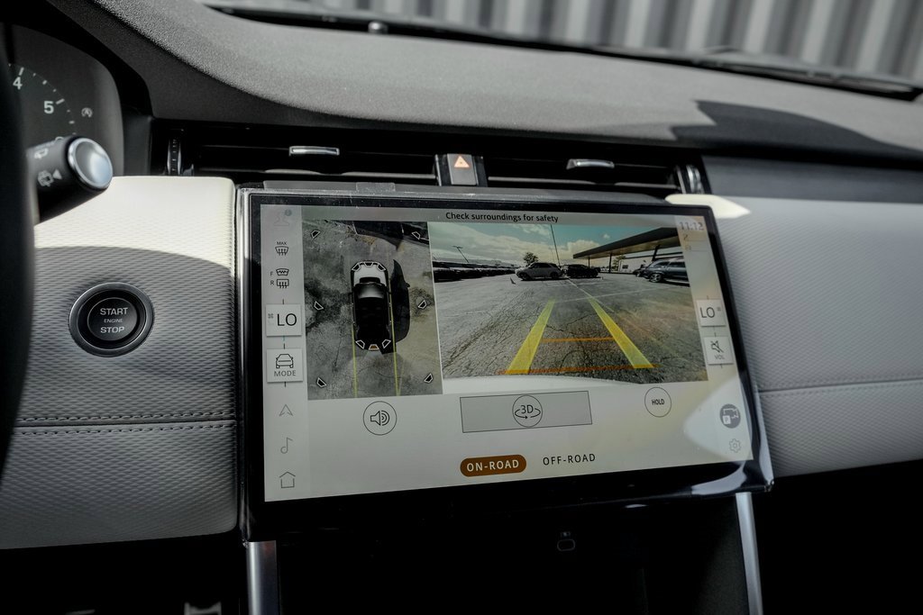 New 2025 Land Rover Discovery Sport Dynamic SE image 14