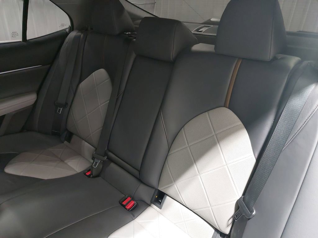 Used 2019 Toyota Camry XLE image 13